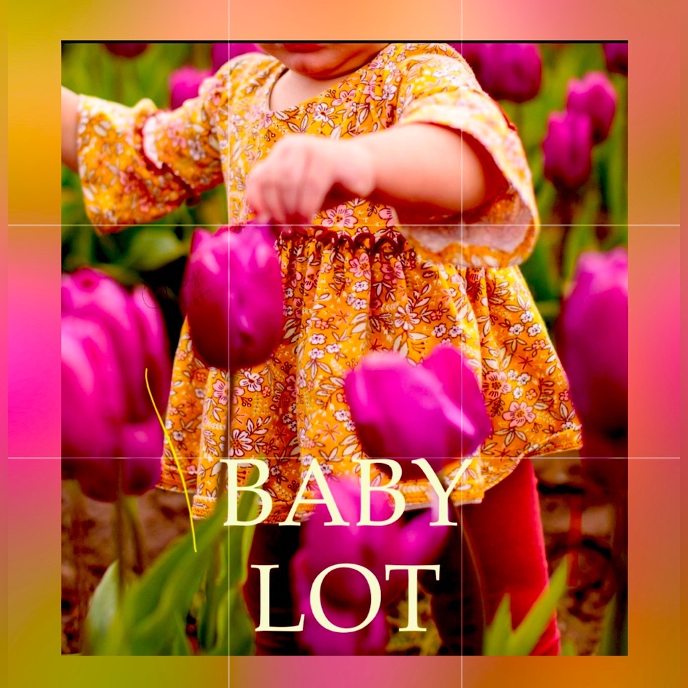 🍄 BABY CLOTHES LOT ~  Sizing: 6 thru 12 Months 🙂